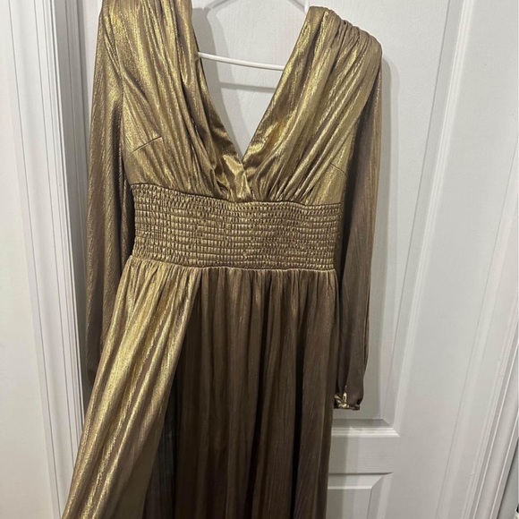 Gold dress. Size M. Worn one time for a photoshoot. Like New. - Picture 3 of 5